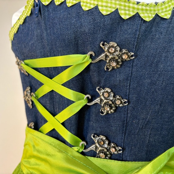 Radiant Oktoberfest Dirndl Set – Stoiber Dress w/ Blouse (US 6-8) - Picture 8 of 9